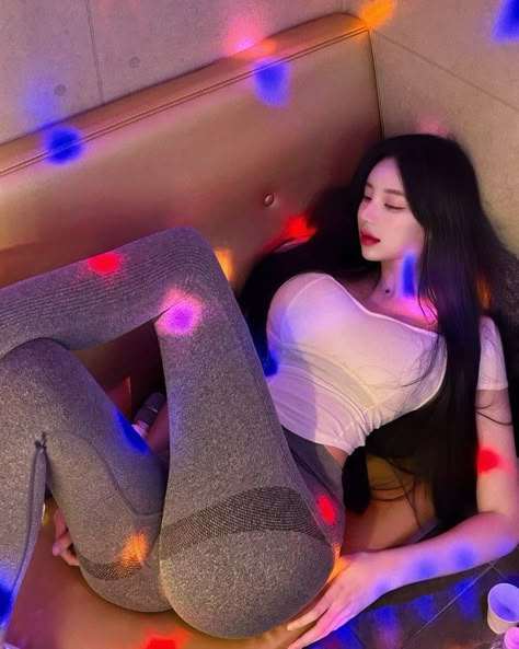 Body Swap Possession, Pp Absurd, Cool Sitting Poses, Skin Tight Dress Outfit, Mommy Gf, Men Pfp, Asian Baddies, White Woman, Seductive Clothes