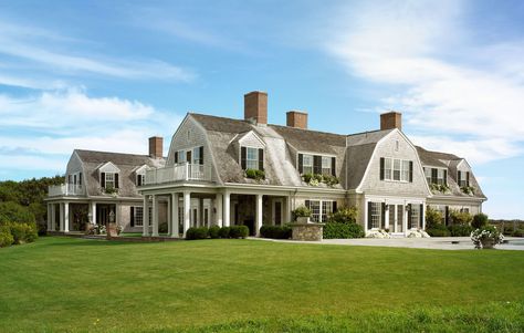 Hamptons Houses, Traditional Exterior Homes, Brindleton Bay, Patrick Ahearn Architect, Patrick Ahearn, Summer Living Room, Nantucket Style, Home Bunch, Beach Bungalow