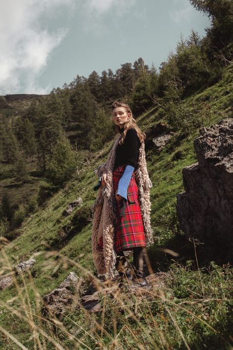 Hiking Fashion Editorial, Hiking Fashion Women, Outdoor Editorial, Fall Editorial, Scotland Fashion, Team Theme, Tartan Fashion, Hiking Fashion, Outdoor Fashion