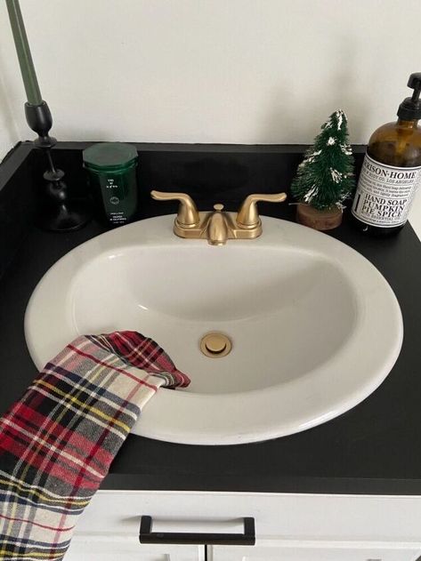 I don’t know if you guys have ever use this amazing little product before but for six dollars it goes a very long way and makes a massive transformation of so many different items. Here we show you how we used rub n buff in color antique gold ( It comes in a variety of different color options) To transform our brushed nickel faucet’s that were sitting with our homes gold finishes. Wall Vase Decor, Boys Room Diy, Rub And Buff, Rustic Room Decor, Nickel Faucet, Heirloom Traditions Paint, Wine Bottle Vases, Rub N Buff, Brushed Nickel Faucet