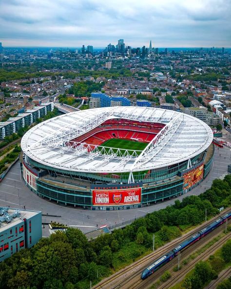 Arsenal Stadium, Arsenal Fc Wallpapers, Emirates Stadium, Football Pitch, Arsenal Football Club, Sports Stadium, Arsenal Football, Church Graphic Design, Football Stadiums