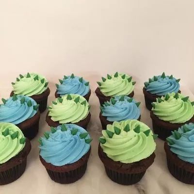 Gateau Baby Shower Garcon, Dinasour Birthday, Theme Bapteme, Festa Jurassic Park, Dinosaur Birthday Theme, Parade Ideas, Dinosaur Cupcakes, Dinosaur Birthday Party Decorations, Dino Cake