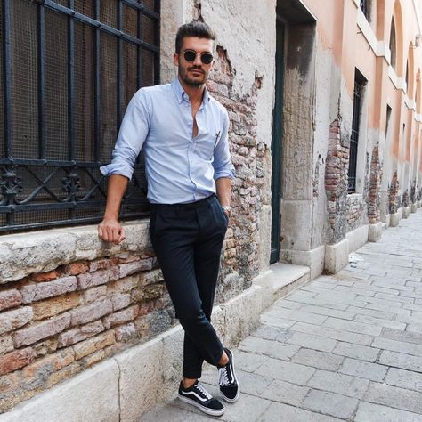 Men, What To Wear To A Wedding In This Summer 10  #men #outfits #UrbanMenOutfits #menfashion #menswear #mensguides #stylish #trendy #suits #streetstyle #wedding Outfit Inspiration Men, Old Skool Outfit, How To Wear Vans, Business Casual Summer, Vans Outfit, What To Wear To A Wedding, Red Checkered, Super Busy, Traje Casual