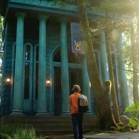 Poseidon Percy Jackson, Percy Jackson Serie, Pjo Aesthetic, Camp Half Blood Cabins, Percy Jackson Cabins, Pjo Dr, Daughter Of Poseidon, Camp Jupiter, Cabin Aesthetic