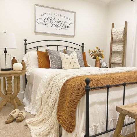 How pleasant is the fall color scheme of amber and beige! Composed of mostly chunky knit throws, this layered bed looks perfectly cozy to snuggle and enjoy the fall season. Photo from @caligirlinasouthernworld #heartstoppingdecor #housebeautiful #farmhousestyle #farmhousedecor #farmhousefresh #cottagestyle #livingroomdesign #instahome #farmhouseliving #farmhousefurniture #woodandwhite #happylittlefarmhouse #myhousebeautiful #mycountryhome #cottagestyledecor #farmhouselife #farmhousestyling Spain Apartment, Black Iron Beds, Fall Bedroom Decor, Black Bed Frame, Iron Bed Frame, Wonderful Wednesday, Bedroom Farmhouse, Fall Bedroom, Farmhouse Ideas