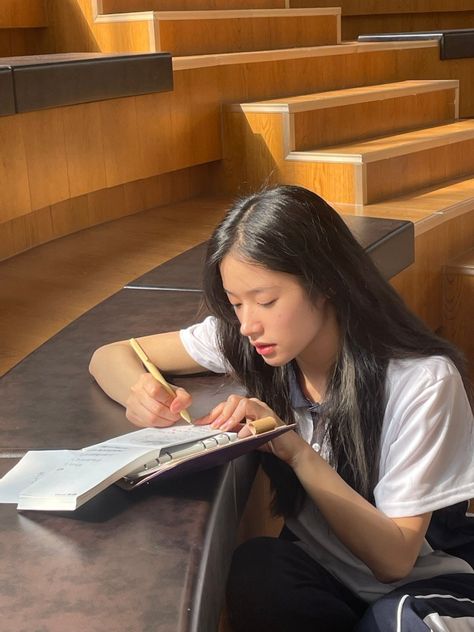 ulzzang girl korean Instagram aesthetic china Weibo Chinese Rory Gilmore Chilton, Chilton Rory Gilmore, Daily Routine Motivation, Rich Asian Aesthetic, For Study Motivation, Motivation For Study, Rory Gilmore Study, Self Improvement Challenge, Self Care Quotes Life