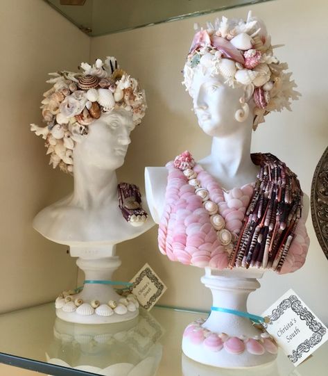 Seashell Bouquet, Artist Mannequin, Shell Artwork, Seashell Mirror, Mermaid Bathroom, Seashell Projects, Shell Flowers, Shells Diy, Mannequin Art