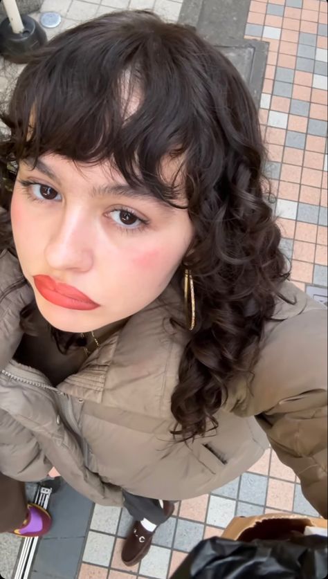 Emergency Intercom, Enya Umanzor, Baby Bangs, Fits Inspo, Dream Girl, Foto Ideas Instagram, Face Hair, Summer Makeup, Pretty Makeup