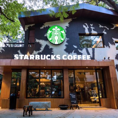 If Howard Schultz Is Leaving Starbucks Has This Coffee Giant Peaked? -- KingstoneInvestmentsGroup.com Starbucks Interior, Starbucks Shop, Starbucks Seattle, Starbucks Design, Starbucks Store, Starbucks Lovers, Coffee Store, Interior Photography, Coffee Cafe