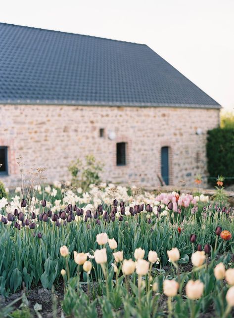 Striking modern floral design set amongst the Belgian countryside via Magnolia Rouge Spring Countryside, Bohemian Bedroom Design, Modern Floral Design, Preowned Wedding Dresses, Countryside Wedding, Rustic Cottage, England Wedding, Photography Workshops, Veggie Garden