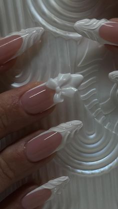 If you like the stunning appearance of beautifully kept and maintained natural nails or if you hate the yellowing fake appearance of badly applied acrylic nails, or if you feel you don’t care for your own natural nails as well as you should, then you will be in love with your new uv Gel tips. If you want your own natural nails to be more durable and strong, and if you want them to take less time to maintain without giving up their elegant beauty, then you must try having a set of Gel nails... Elegant Oval Nails, Nail Ideas Oval, Nail Oval, Colourful Nail, College Nails, Nail Disorders, Natural Fake Nails, Art Dresses, Nails Oval