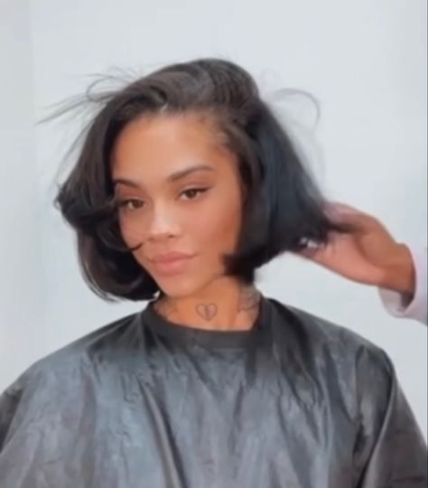 Prettiest Hair Color, Side Shaved Hair, Natural Hair Bob Cut, Natural Hair Bob, Side Shaved, Hair Cut Ideas, Hair Colour Ideas, Shaved Hair Cuts, Short Sassy Hair