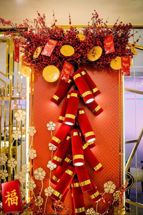 Chinese New Year Wall Decoration, Tet Holiday Decoration, Chinese New Year Decorations Ideas, Cny Decoration Ideas, Decor Tet, Chinese New Year Theme, Tet Decor, Lunar New Year Decoration, Tet Decoration