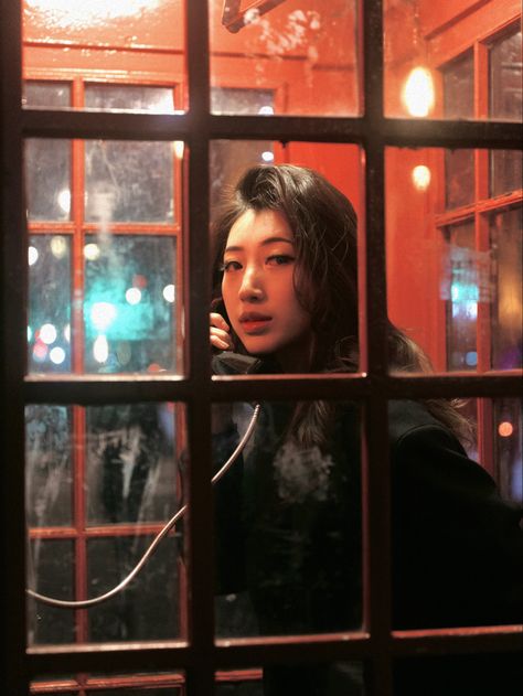 London Pictures Ideas, Picture Booth, Night Street Photography, London Photoshoot, Night Portrait, Telephone Booth, Dreamy Photography, London Pictures, Portrait Photography Women