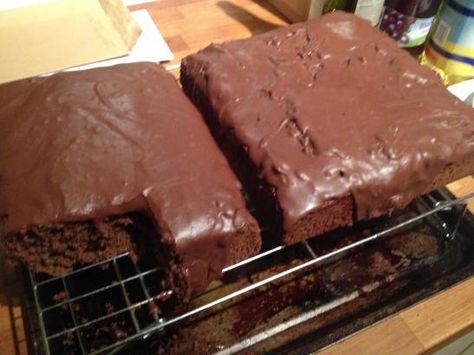 Mary Berry's Chocolate Traybake. I prefer to cover it with her chocolate fudge icing from her Sunday Best Chocolate Fudge Cake. The recipe for that is here http://www.thefreelibrary.com/Indulge+in+a+chocaholic's+dream+time!%3B+Sunday+best+chocolate+fudge...-a060203624 Berry Casserole, Mary Berry Cakes, Chocolate Traybake, Chocolate Tray, Hp Sauce, Mary Berry Recipe, Tray Bake Recipes, Tray Bake, Cake Tray