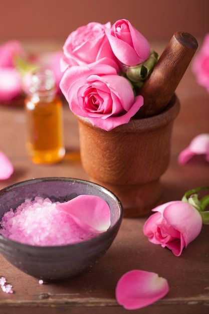 Spa set with pink rose flowers mortar an... | Premium Photo #Freepik #photo #alternative-medicine #natural-medicine #essential #herbal-medicine Herbal Salt, Cut Life, Best Nature, Spa Set, Spa Day At Home, Relax Spa, Spa Massage, Good Morning Flowers, Rose Flowers