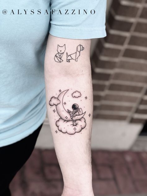 #astronauttattoo #spacetattoo #tattoo #tattooideas Space Cadet Tattoo, Lost In Space Tattoo, Astronaut Alien Tattoo, Space Oddity Tattoo, Cat Astronaut Tattoo, Geometric Astronaut Tattoo Design, Astra Lost In Space, Astronaut Tattoo, Space Cadet