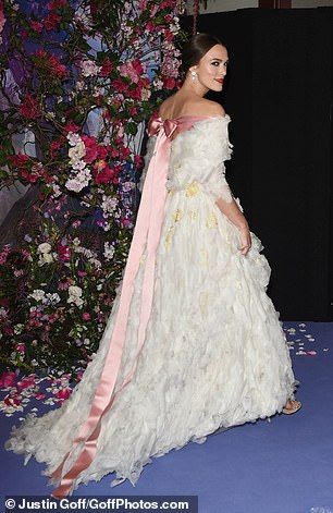 Keira Knightley wows at The Nutcracker and The Four Realms screening Elisabeth Swan, Nutcracker And The Four Realms, Ellie Bamber, Swan Dress, Keira Knightly, Korea Magazine, Chateau Marmont, Disney Film, Elle Korea