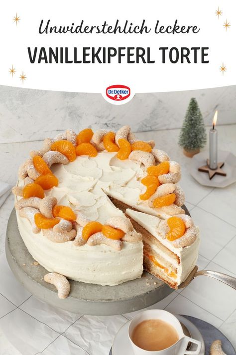 In dieser leckeren Torte treffen knusprige Vanillekipferl auf fruchtige Mandarinen und sahnige Mascarpone-Creme. Eine unwiderstehlich leckere Kombination. Dr. Oetker, Dr. Oetker Rezepte, Vanillekipferl Torte, Weihnachtstorte, Weihnachtskuchen, Weihnachtstorten Rezepte, Weihnachtstorten Rezepte einfach Winter Torte, Mascarpone Creme, Sweet And Salty, I Love Food, Christmas Cookies, Love Food, Brownies, Cheesecake, Food And Drink