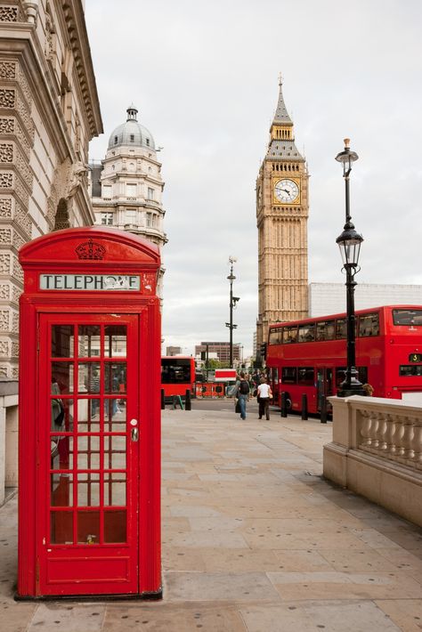 Don't lose the opportunity to visit the beautiful #London, the #BigBen, the red telephone boxes... Find the best pices #England #Travel #Offers Travel Europe Cheap, Red Telephone, Telephone Box, Decker Bus, Best Pubs, Big Ben London, Phone Box, Double Decker Bus, Phone Booth