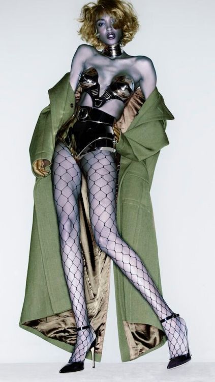 Nick Knight, Dishonored, Human Poses, Poses References, Pose Reference Photo, Kate Moss, Mode Vintage, Character Outfits, Fashion Poses