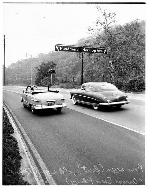 Los Angeles Freeway, 1950s California, Photo New York, California Camping, Modern Cars, California History, San Fernando Valley, Pasadena California, Vintage Los Angeles