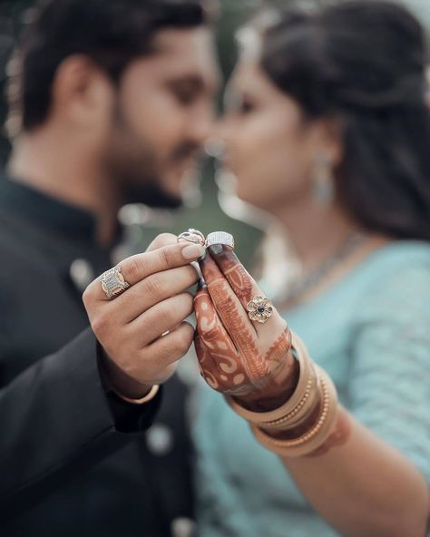 Ways to Take Social Media Worthy Photos of your Engagement Ring Engagement Ring Photoshoot, Indian Engagement Photos, Engagement Photos Indian, Engagement Portraits Poses, Engagement Ring Photography, Ring Photoshoot, Engagement Shoots Poses, Wedding Ring Photography, Ring Photography