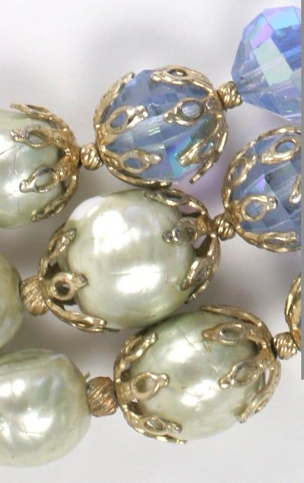 Jewelry Beads Ideas, Vendome Jewelry, Stamford Ct, Styling Outfits, Beaded Jewelry Earrings, Blue Crystal Necklace, Jewelry Education, Vintage Beads Necklace, Magical Jewelry