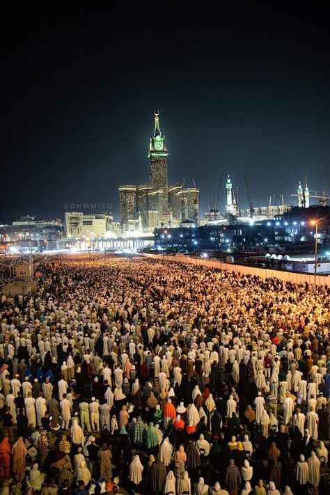 Makkah Night, Taraweeh Prayer, Blessed Night, Mecca Wallpaper, Makkah, Islamic Pictures, Mecca, Pilgrimage, Life Goals