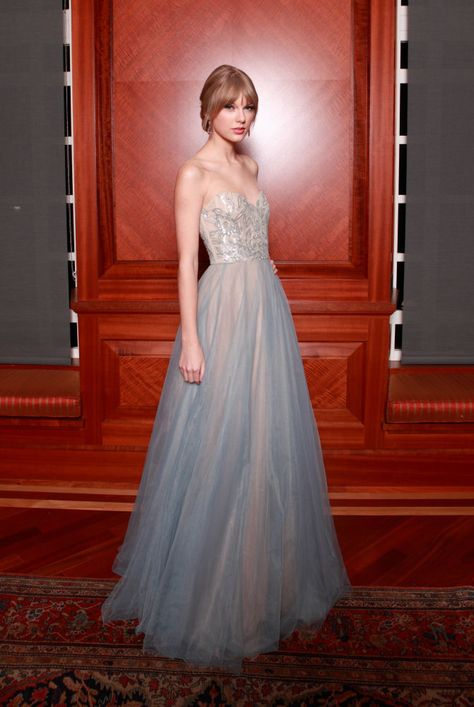 Swift in Nashville in December 2011. Photo: Royce DeGrie/Getty Images Style Taylor Swift, Taylor Swift Dress, Taylor Swift Outfits, A Line Prom Dresses, American Music Awards, Taylor Swift 13, Feminine Dress, Taylor Swift Pictures, Taylor Swift Style