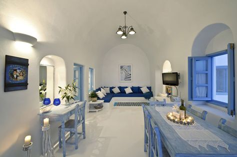 Villa Aqua, Santorini, Villas in Greece, self catering villas in Greece, holiday accommodation and villas in Greece, Pretty Greek Villas Greek House Interior, Greek Bedroom, Greek Style Home, Greek Interior Design, Greece House, Santorini House, Built In Sofa, Greek Decor, Greek Villas