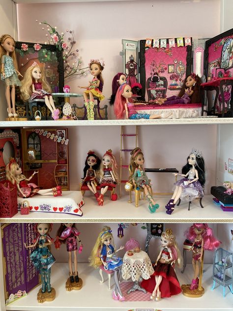 Ever After High Doll Collection, Ever After High Dolls Aesthetic, Doll Collection Display Ideas, Doll Display Ideas Shelves, Spring Diorama, Doll Collection Display, Ever After High Toys, Ever After High Dolls, Eah Dolls