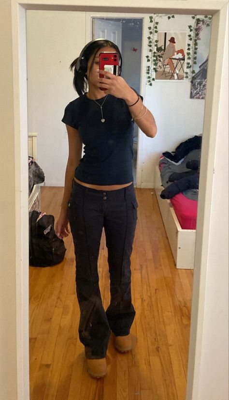 What To Wear With Timberland Boots, Short Timberland Boots Outfits, Agatha Brandy Pants, Tim’s Outfits Women, Brandy Melville Agatha Pants Outfit, Timberland Boots Outfit 2023, Agatha Pants Outfit, Agatha Pants Brandy Melville, Outfit Ideas With Timberland Boots