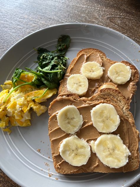 Pb And Banana Toast, Pb Banana Toast, Spinach Scrambled Eggs, Scrambled Eggs With Spinach, Peanut Butter Toast, Banana Toast, Healthy Plates, Banana And Egg, Mi Life