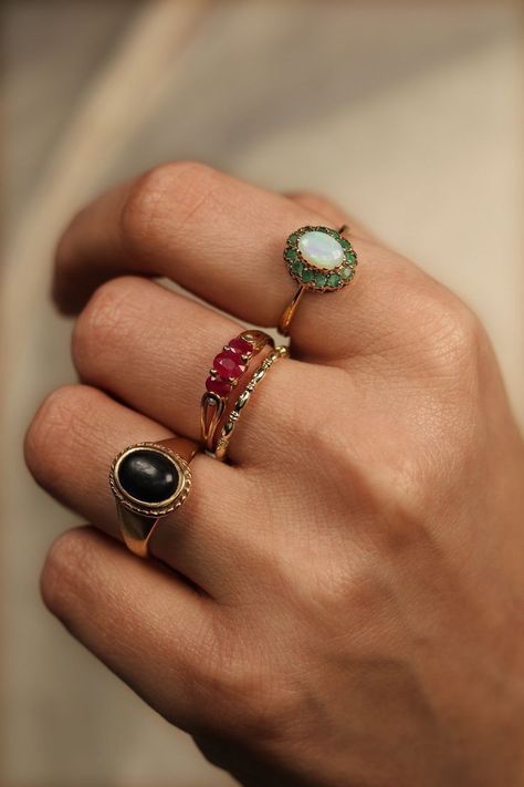 Vintage Stone Rings, 80s Rings, Aesthetic Glossier, French Coquette, Outfit Of The Day Summer, 2022 Summer Fashion, Vintage Gold Ring, Rope Ring, Fashion Trends Summer