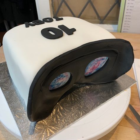 Oculus Cake Ideas, Virtual Reality Cake Ideas, Virtual Reality Cake, Vr Cake Ideas, Vr Birthday Party Ideas, Vr Birthday Party, Vr Birthday Cake, Vr Cake, Gorilla Tag Birthday Party Ideas