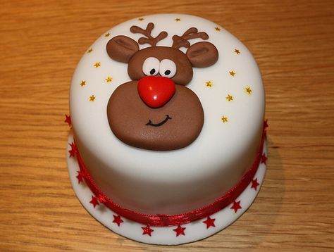 "Rudolph" mini Xmas cake | Flickr - Photo Sharing! Christmas Cake Decoration, Winter Torte, Xmas Cakes, Christmas Cake Designs, Christmas Cake Decorations, Xmas Cake, Christmas Cakes, Xmas Food, Christmas Cupcakes