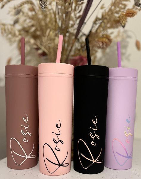 Thanks for visiting my store!  MORE STOCK ON THE WAY!! These stunning tumblers can be personalised with a name of your choice.  I currently have in stock black, pink, lilac and a burgundy/ brown colour. I have all colours of vinyl so please let me know which colour combination you would like.  These tumblers are double walled to keep your drinks cool and are reusable  **Please do not put your cup through the dishwasher  If you have any questions then please feel free to drop me a message  Thank Cup Branding Design, Aesthetic Business Ideas, Birthday Tumblers Ideas, Cute Personalized Gifts, My Bottle, Plastic Cups Design, Cup Business, Personalised Tumbler, Lux Gifts