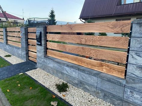 Renovation Facade, Wood Privacy Fence, Wood Fence Design, Modern Fence Design, House Fence Design, Privacy Fence Designs, Backyard Privacy, Candy Land Christmas Decorations, Candy Land Christmas Tree