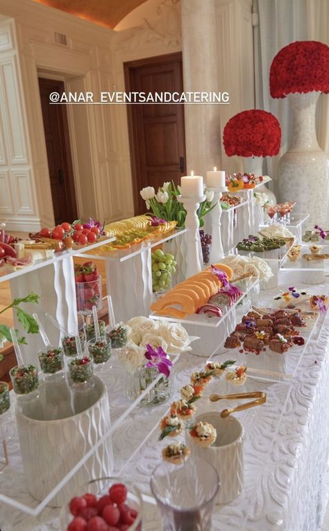 Buffet Table Arrangement, Farmers Garden, Wedding Food Display, Banquet Decor, White Buffet, Buffet Ideas, Dessert Station, Table Decorating, Mom Party