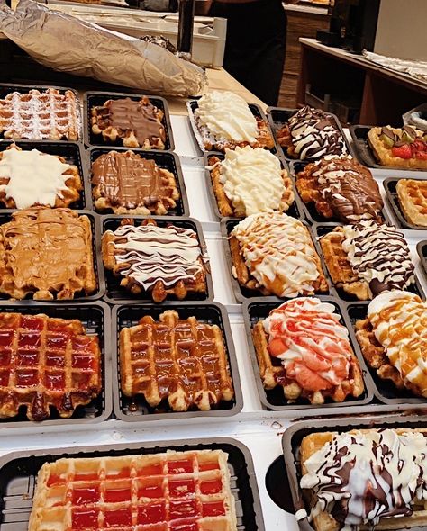 Brussels Waffles, Waffle Truck, Belgian Waffle Recipe, Belgian Waffles Recipe, Belgium Waffles, Dessert Waffles, Dipped Strawberries, Coffee Cart, Dessert Tea