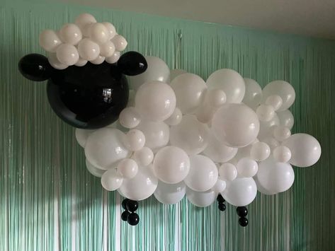 Sheep Balloon Decoration, Shaun The Sheep Decoration, Shaun The Sheep Party Ideas, Sheep Birthday Party, Sheep Party, Eid Activities, Sheep Decor, Baby Lamb Baby Shower, Sheep Crafts