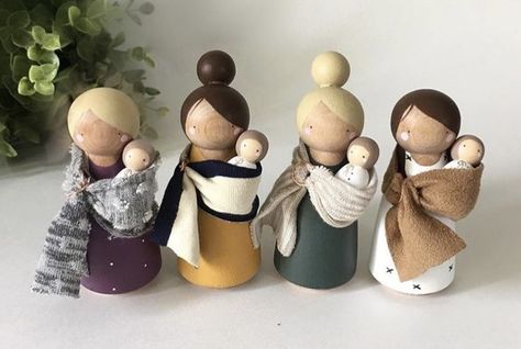 Peg Doll Family Ideas, Peg Doll Nativity Set, Peg Doll Painting Ideas, Painted Peg Dolls, Peg Doll Faces, Wooden Peg Doll Ideas, How To Paint Peg Dolls, Peg People Ideas, Nesting Dolls Diy