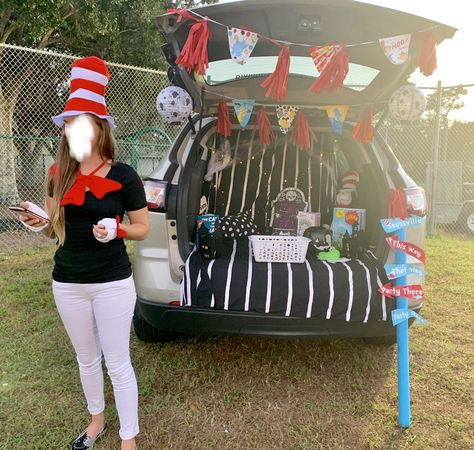 Dr Suess, Green Eggs And Ham, The Lorax, Green Eggs, Dr Seuss, Family Halloween Costumes, Family Costumes, Trunk Or Treat, Cute Family