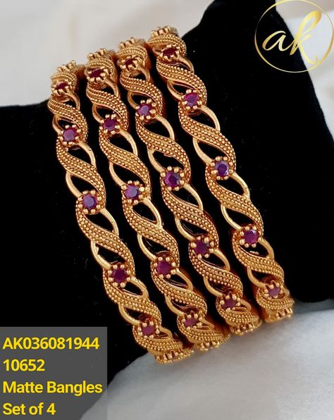 Ruby Jewelry Necklaces, Gold Jewels Design, Gold Bangles For Women, Gold Jewelry Outfits, New Gold Jewellery Designs, Antique Gold Jewelry Indian, Gold Bangle Set, Antique Jewellery Designs, Gold Mangalsutra Designs