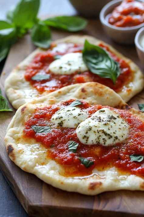 Create your own flatbreads at home with these simple and tasty recipes! Great for any meal or snack. 🌿 #FlatbreadRecipes #HomemadeBreads #PizzaInspo #DIYBreads Flat Bread Recipe Pizza, Cheesy Flatbread, Italian Flatbread, Homemade Flatbread, Flatbread Recipes, Flatbread Pizza, Delicious Pizza, Tasty Recipes, Flatbread