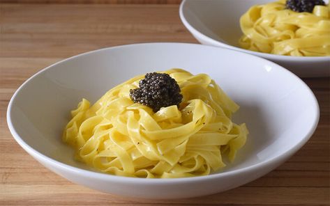 Caviar Carbonara Pasta Recipe | D’Artagnan Best Midnight Snacks, Carbonara Pasta Recipe, How To Serve Caviar, Caviar Appetizers, Dinner Party Appetizers, Pasta Carbonara Recipe, Impressive Dinner, Caviar Recipes, Meat Delivery