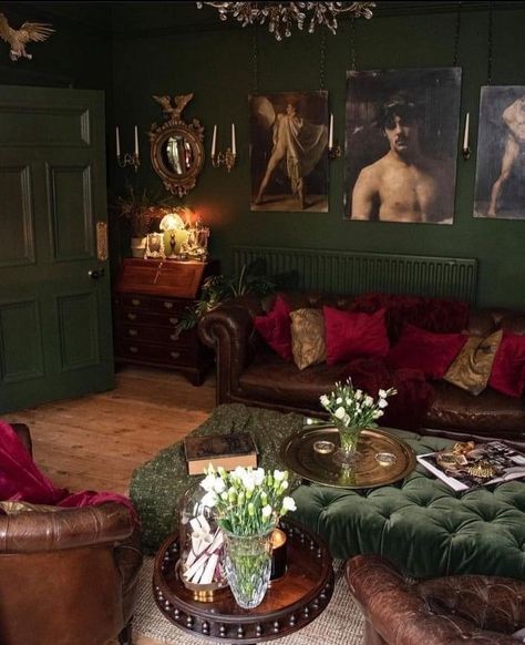 Moody Maximalist Aesthetic Bedroom, Dark Green Witchy Living Room, Dark Maximalist Bedroom Vintage, Soft Maximalist Bedroom, Italian Maximalist Decor, Eclectic Dark Bedroom, Room Makeover Dark Academia, Dark Green Maximalist Living Room, Vintage Maxamilist Interior