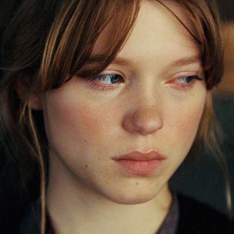 Lea Seydoux Blue Is The Warmest Colour, 얼굴 드로잉, Lea Seydoux, French Actress, Portrait Inspiration, Interesting Faces, 인물 사진, Lipstick Colors, Adele