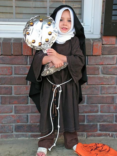 santa clara de asis St Clare Of Assisi Costume, Saint Clare Of Assisi, Saint Claire, Saint Elizabeth Of Hungary, Elizabeth Of Hungary, Saint Costume, Saint Clare, St Clare, Saint Elizabeth